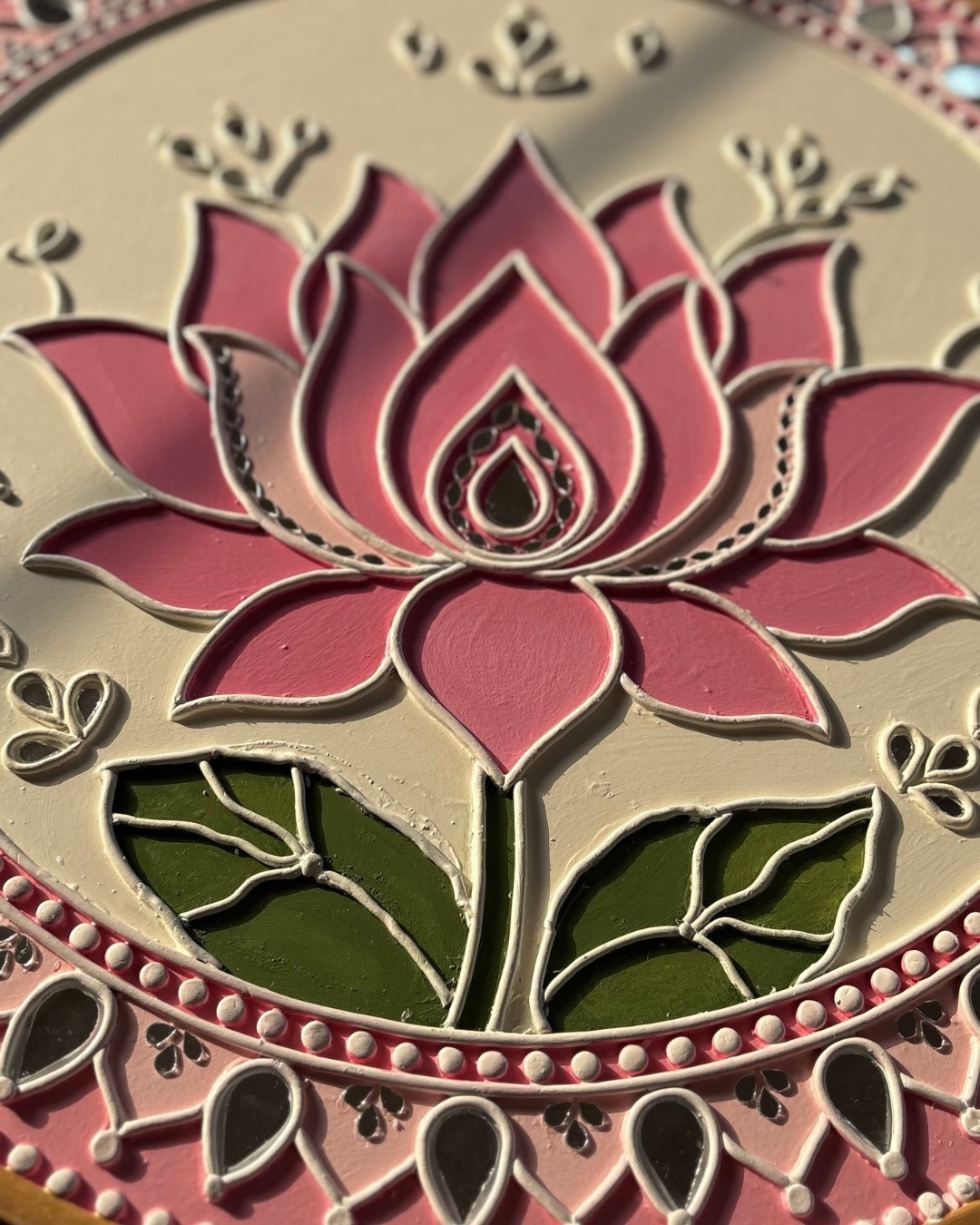 Some walls deserve more than just paint. ✨
They deserve stories, textures, and a little bit of tradition. 🪷

[Lippan Art, Mud Mirror Art, Handmade Home Decor, Indian Home Decor, Wall Decor, Luxury Home Decor, Artisan Made, Handcrafted Decor, Traditional Indian Art, Mirror Work, Statement Wall, Modern Indian Homes, Home Styling, Interior Inspiration, Living Room Decor, Bedroom Decor, Entryway Decor, Boho Decor, Contemporary Decor, Home Aesthetics, Wall Art, Textured Art, Luxury Interiors, Custom Wall Art, Home Decor Ideas, House Goals, Interior Design, Craftsmanship, Handmade with Love, Decor Inspiration, Ethnic Decor, Heritage Craft, Minimal Home, Elegant Interiors, Home Makeover, Artistic Decor, Indian Craft, Premium Decor, Home Styling Ideas, Decor Lovers.]

#explore #lipaanart #artlover #artwork #fyp