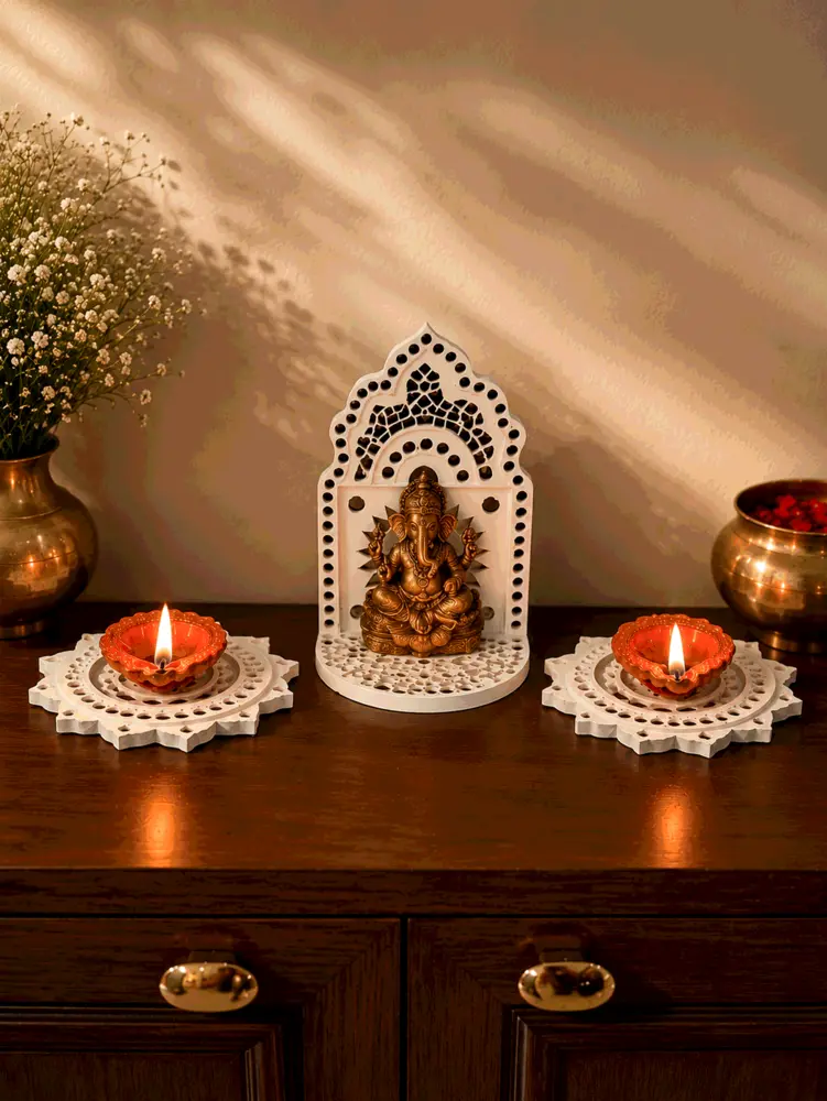 Lippan Art Jharokha and 2 Diya Plate Set